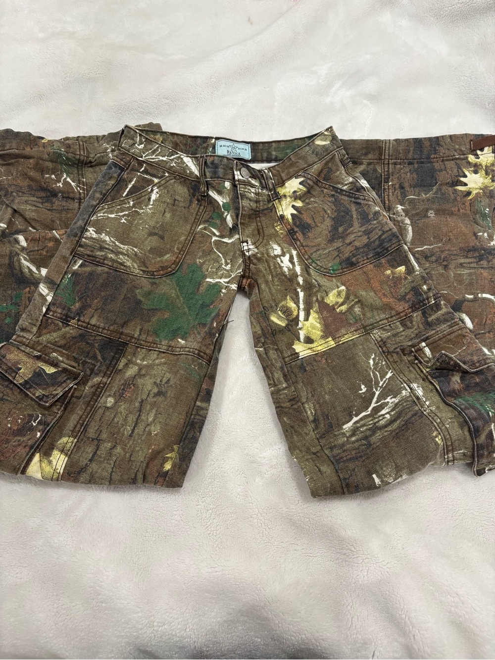 revice camo jeans